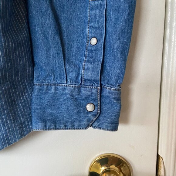 Denim western shirt with pearl snaps. SizeMed Cowboy Casual - Picture 8 of 11